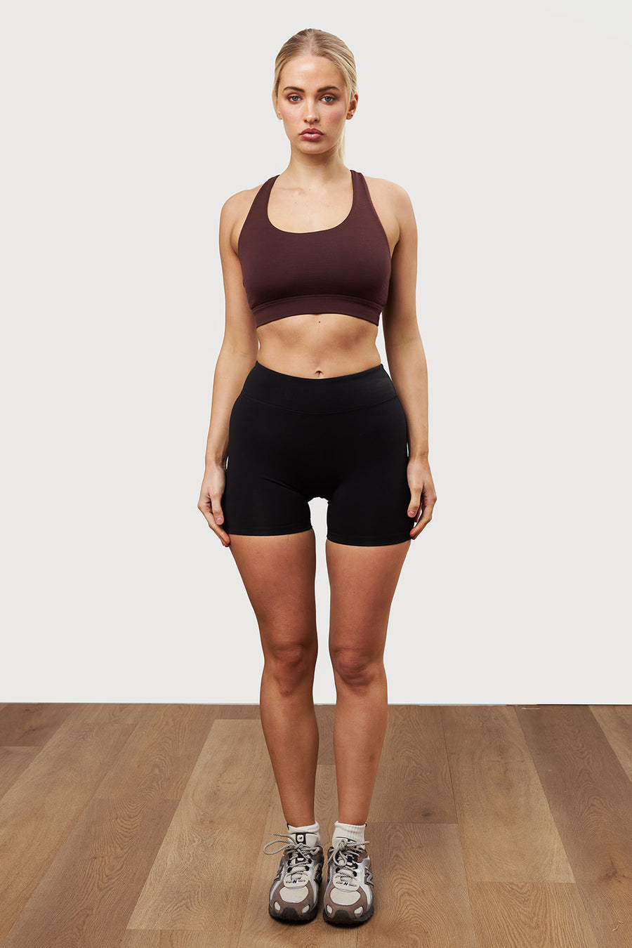 Mid Waisted Merino Shorts – 4" lifestyle