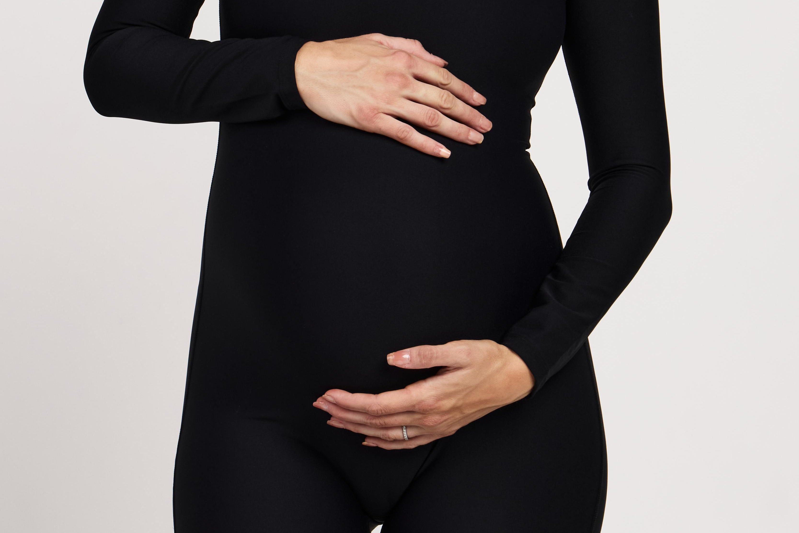 Bra-free long-sleeve bodysuit for big busts with short legs, crafted from breathable moisture-wicking fabric, designed for comfort during pregnancy and ideal for yoga or Pilates